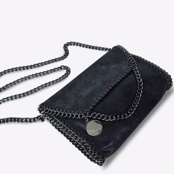 Vegan warehouse ALICIA CROSSBODY - only carried once- good condition. - in black - Picture 1 of 3